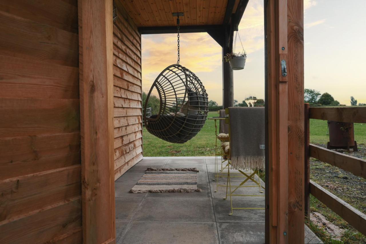 The Treehouse At Humblebee Hall 伍斯特 外观 照片